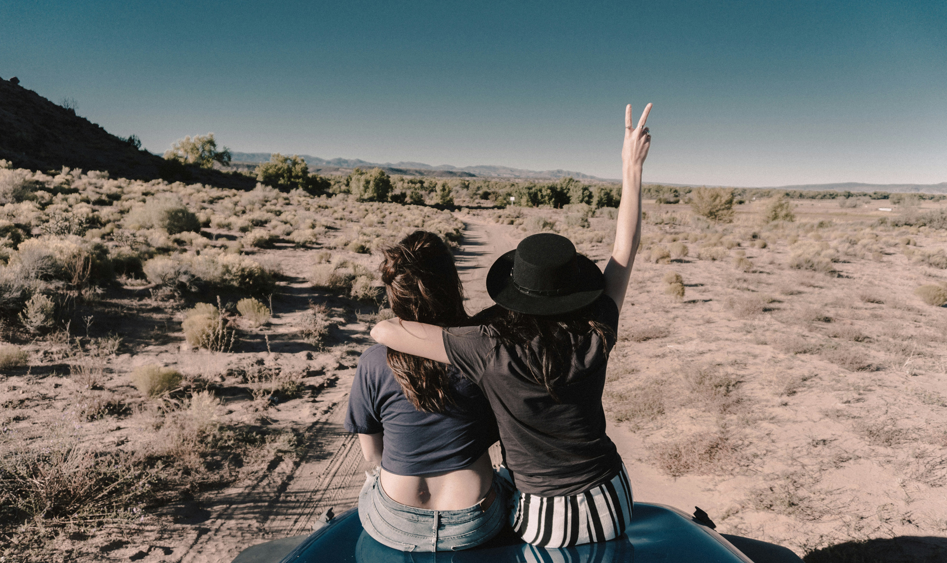  
		    data-swiper-parallax=